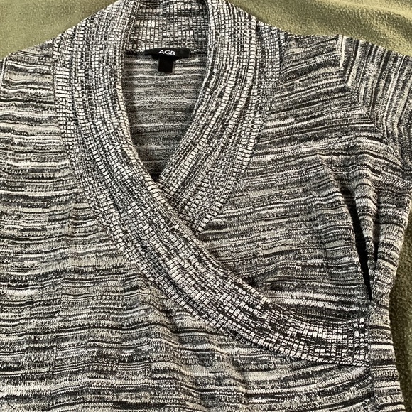 EUC AGB short sleeve sweater. Chest measurement is approximately 19 inches. - Picture 3 of 5